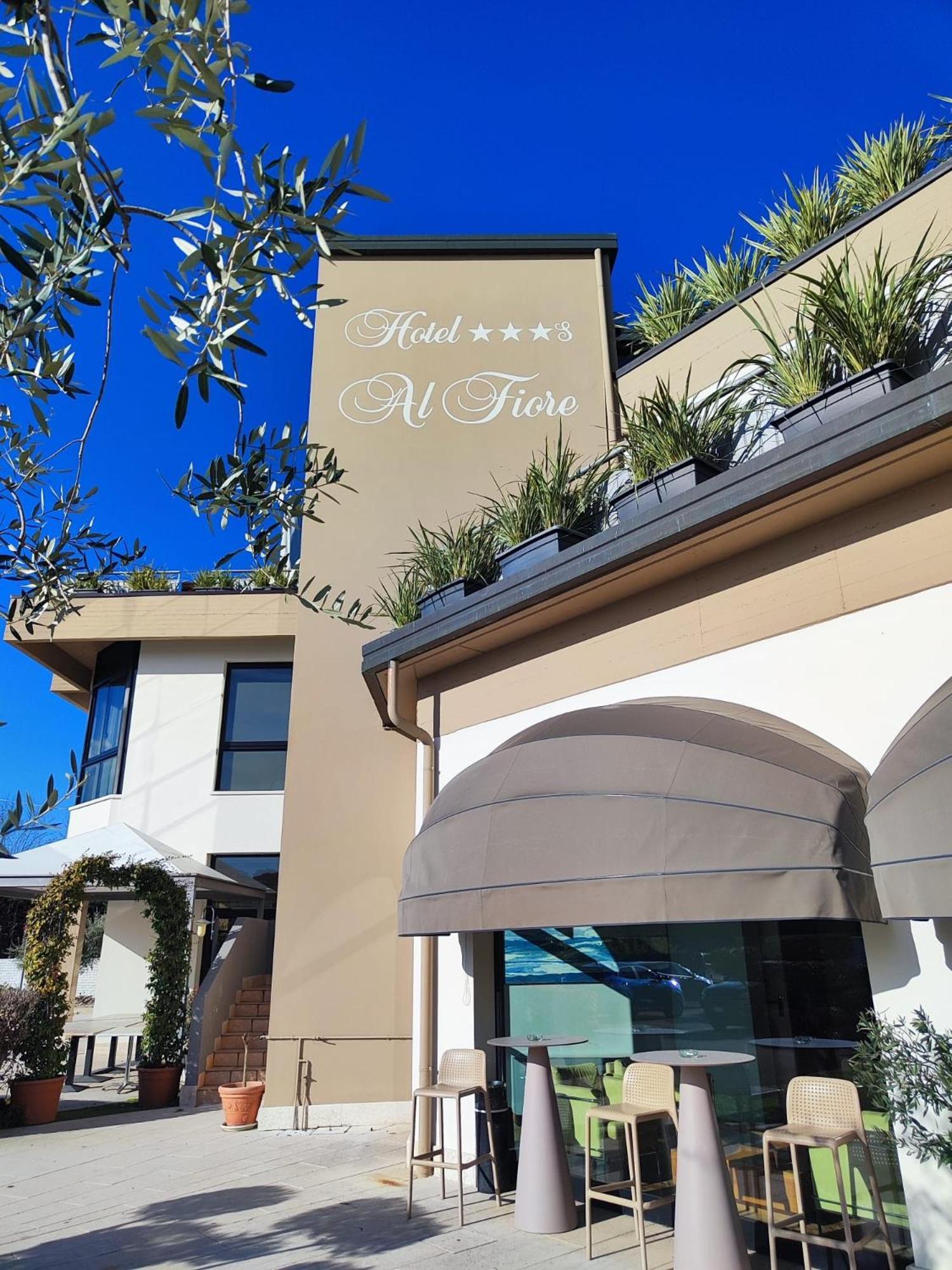 Hotel Ristorante Al Fiore 페스키에라델가르다 외부 사진