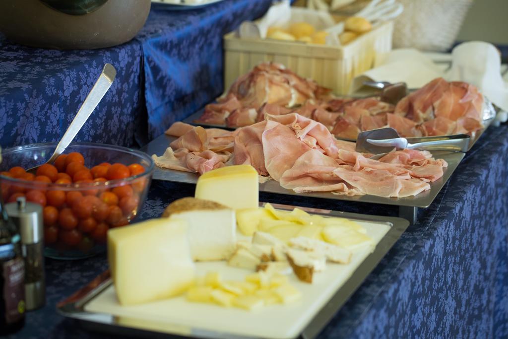 Hotel Ristorante Al Fiore 페스키에라델가르다 외부 사진